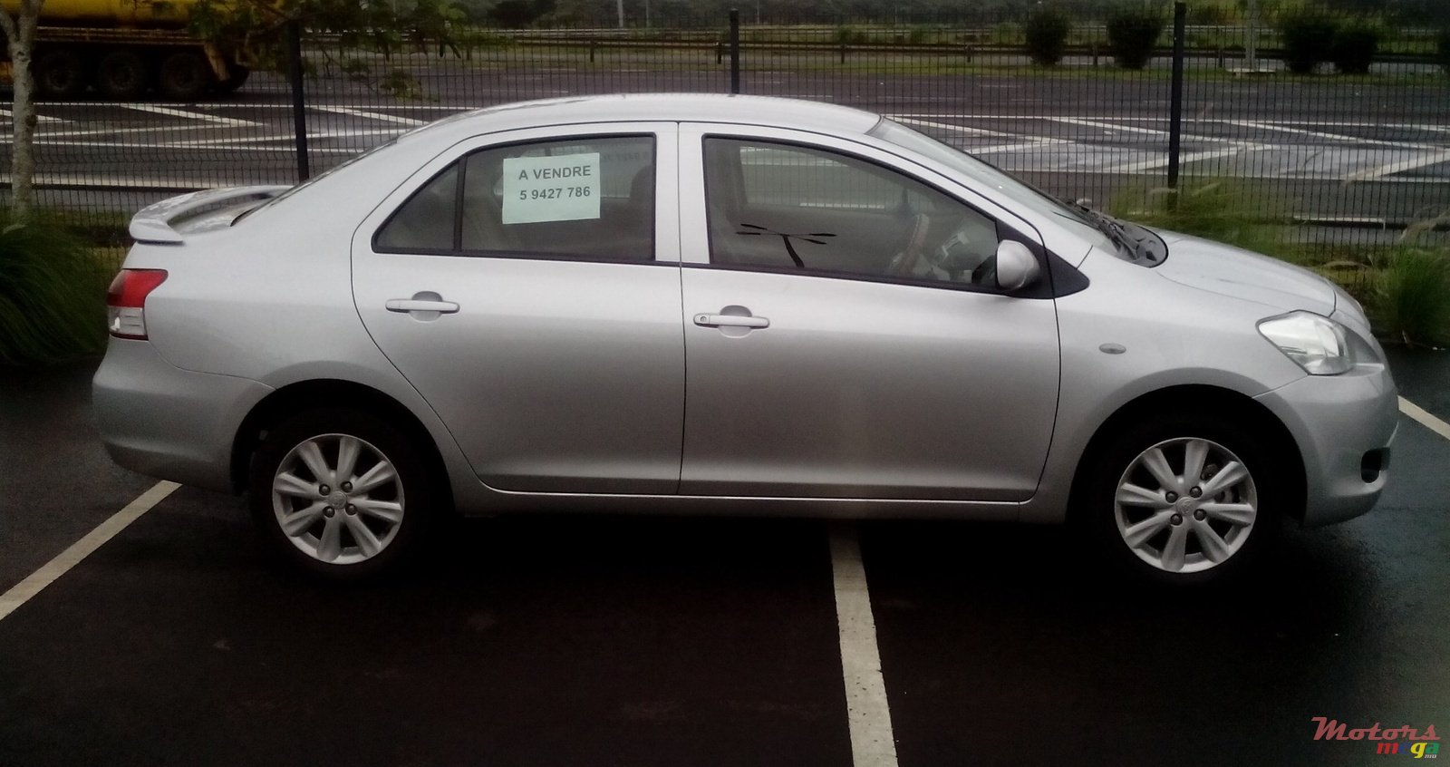 2012' Toyota Yaris Sedan 1300 cc photo #4