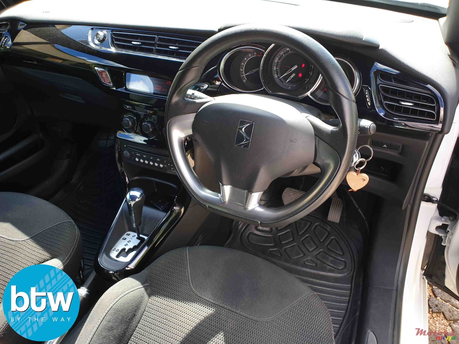 2012' Citroen DS 3 Automatic photo #5