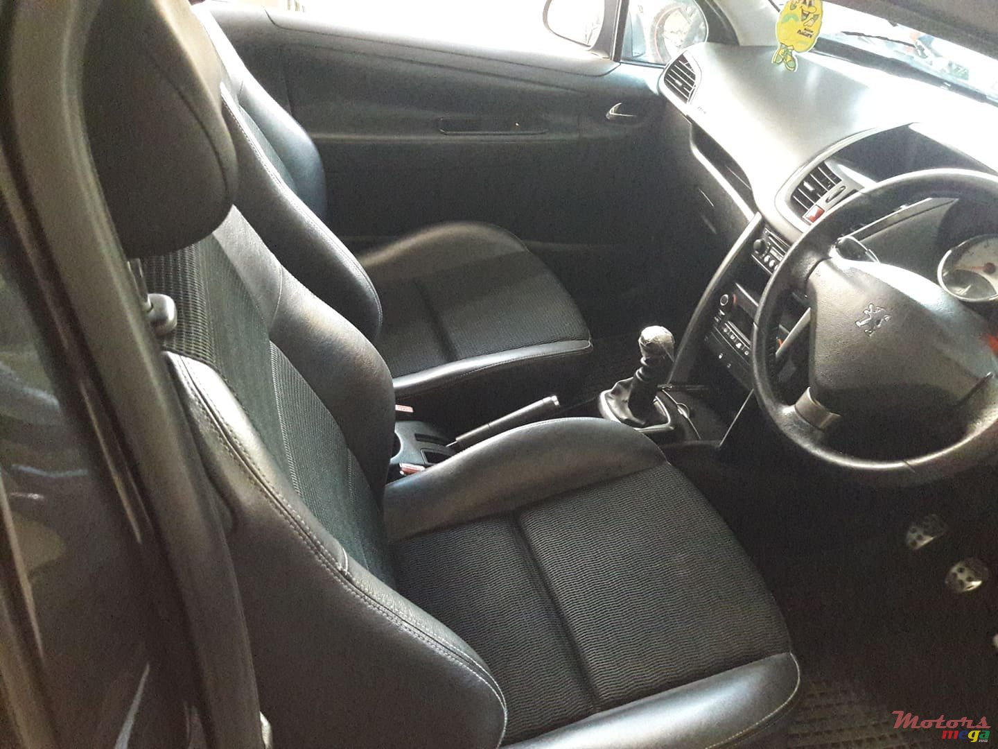 2012' Peugeot 207 GTI photo #6