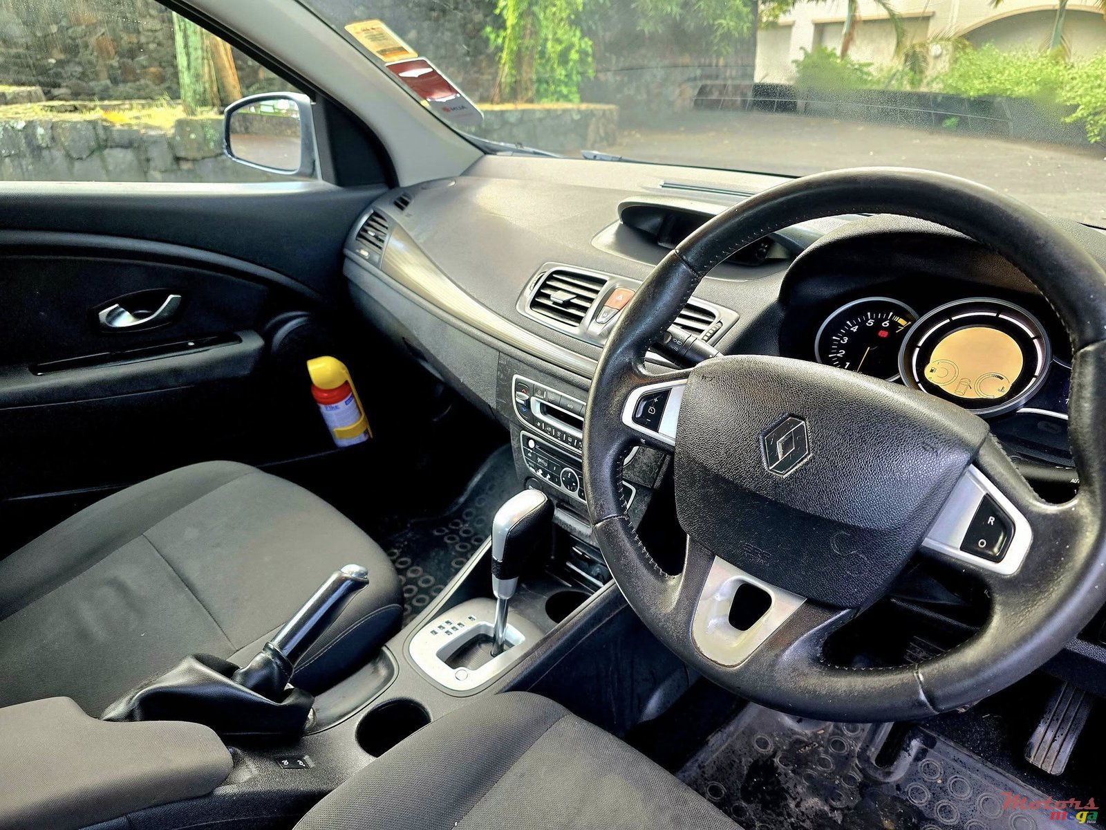 2011' Renault Megane photo #7