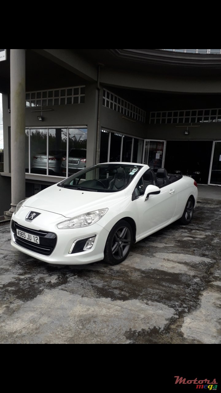 2012' Peugeot 308 Convertible photo #1