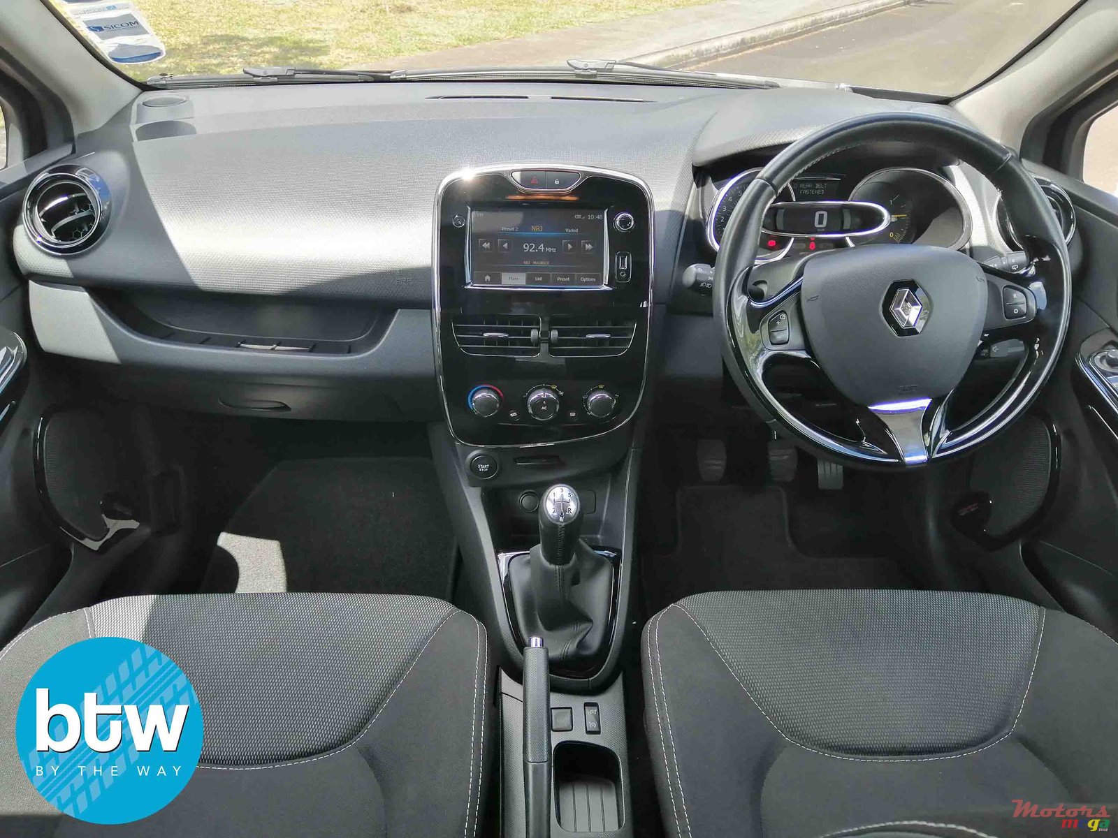 2014' Renault Clio photo #6