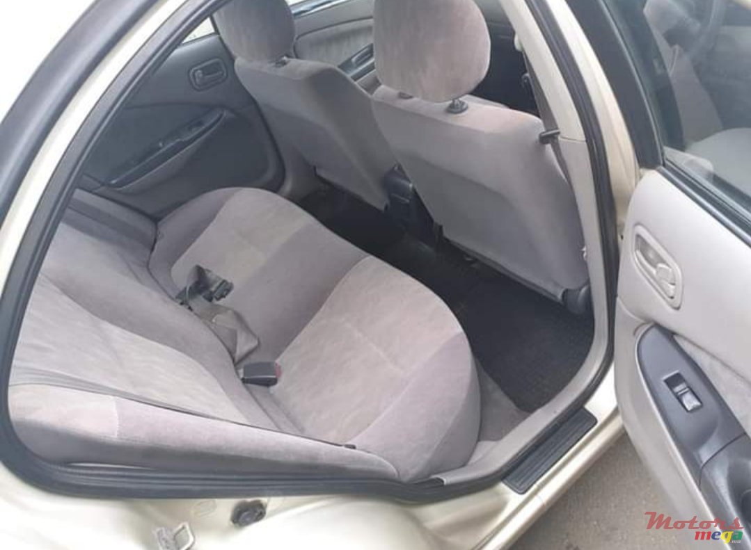 2002' Nissan Sunny photo #2