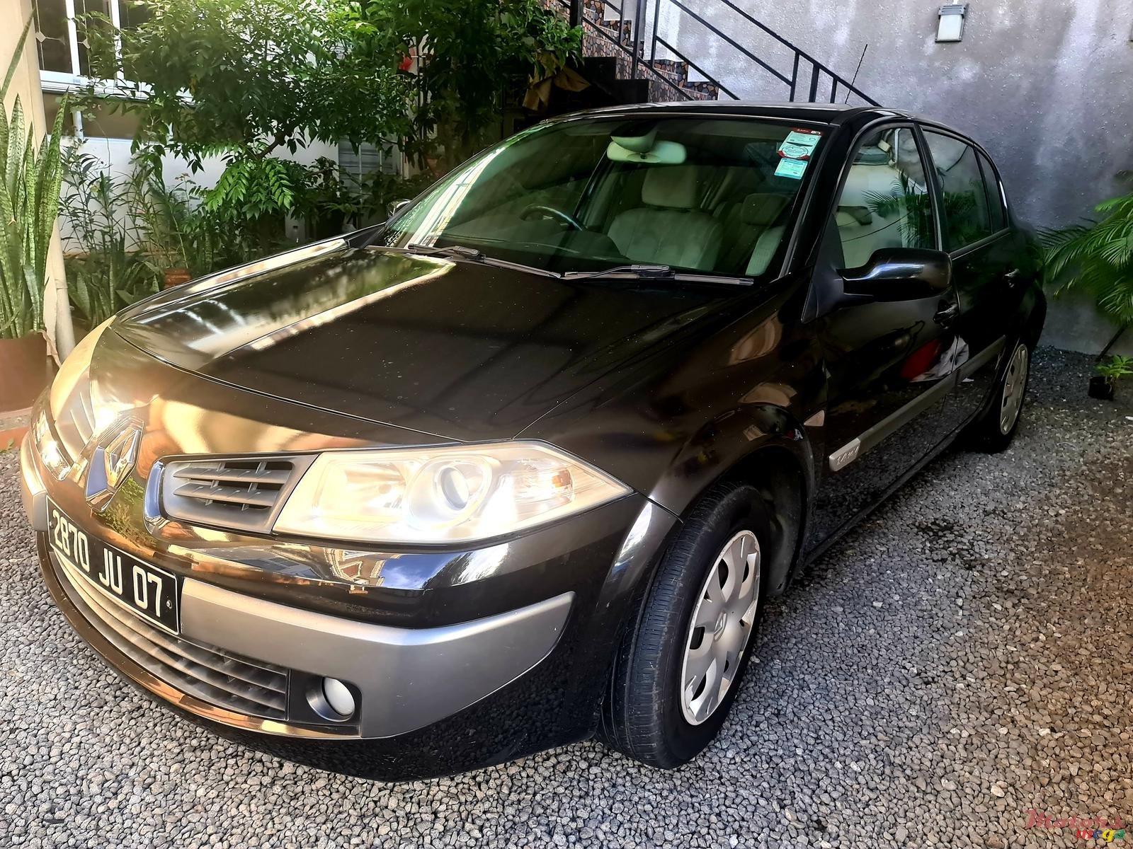 2007' Renault Megane photo #2