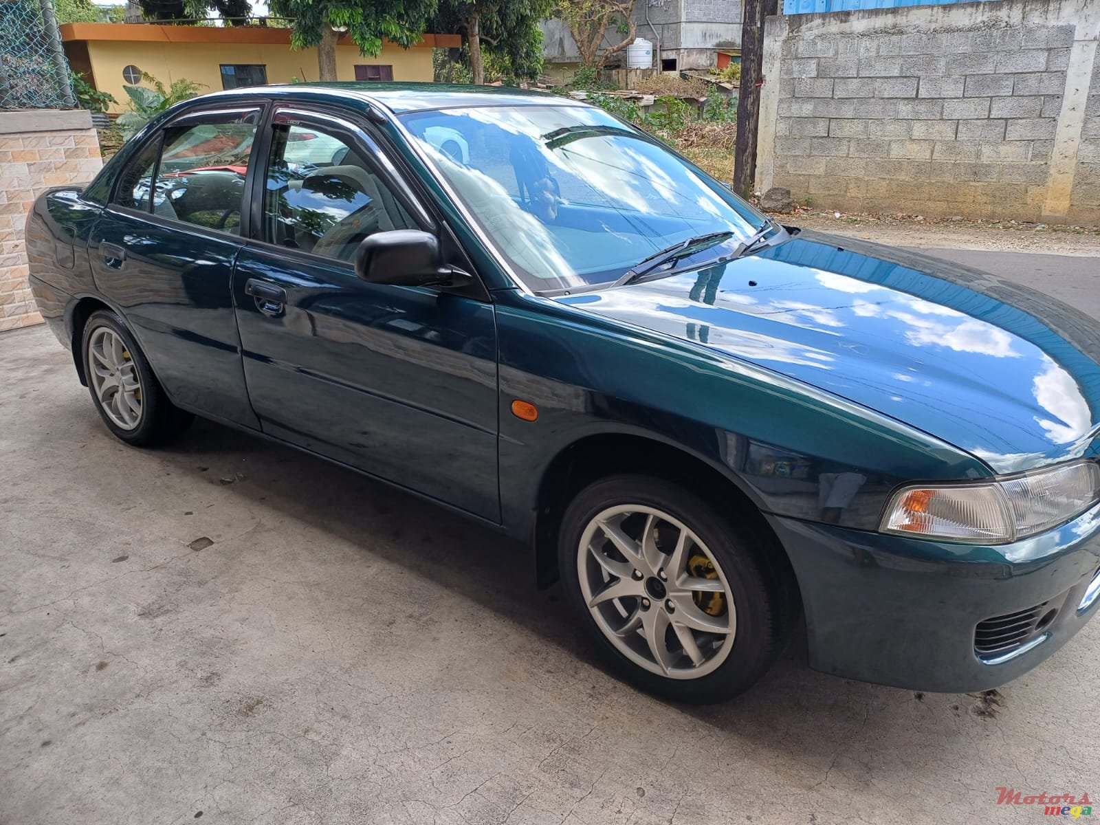 1996' Mitsubishi Lancer photo #1