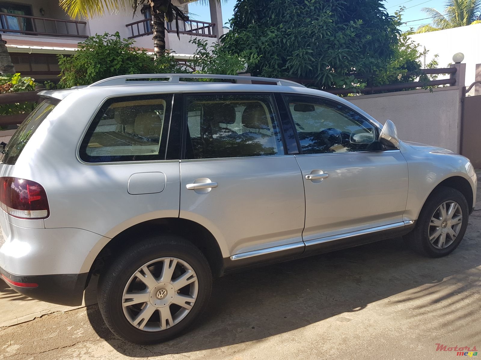 2007' Volkswagen Touareg photo #1