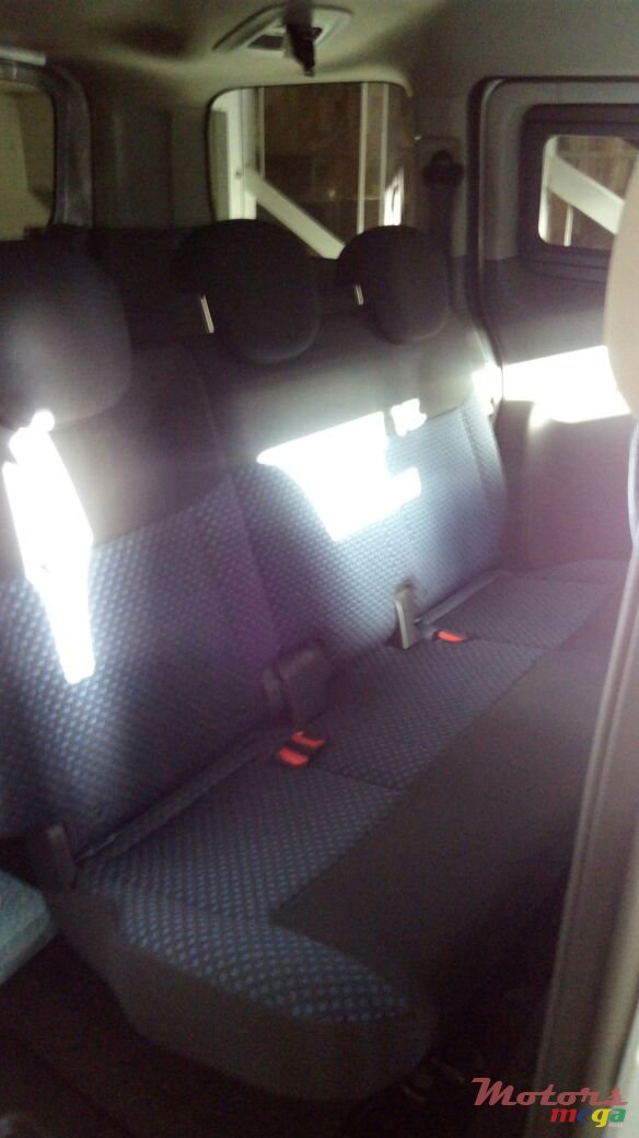 2014' Nissan NV 16x2r photo #3