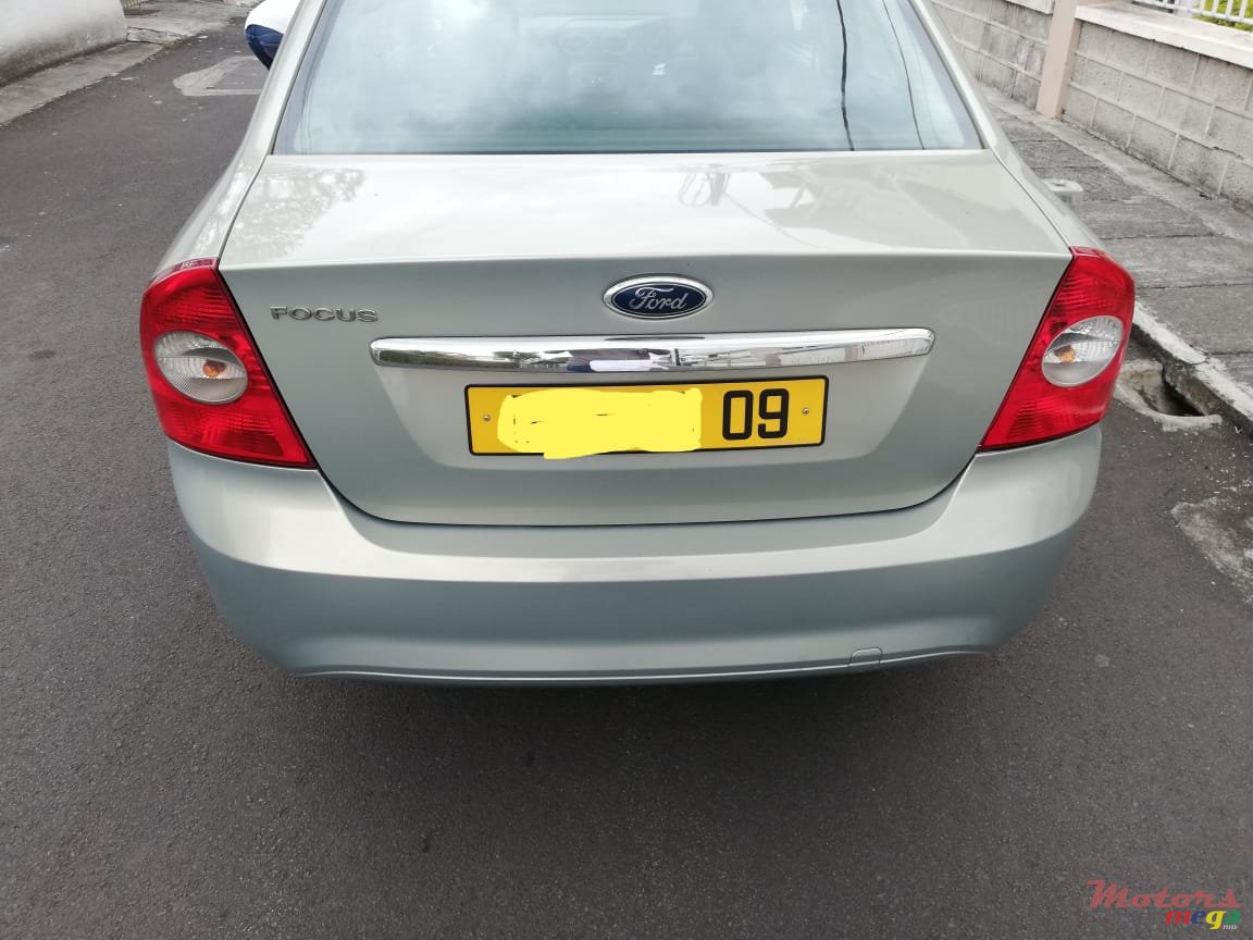 2009' Ford Focus photo #3