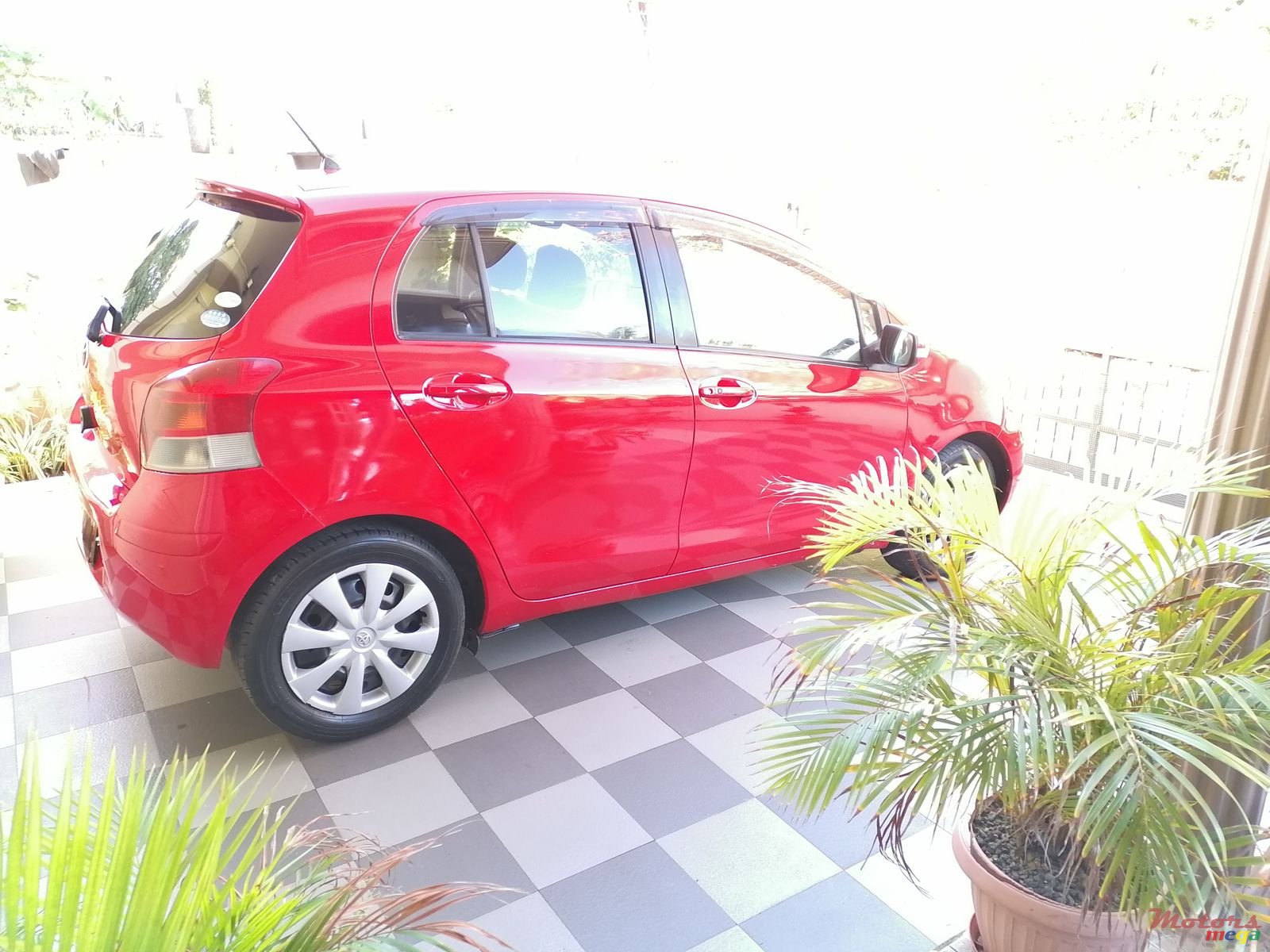 2009' Toyota Vitz photo #5