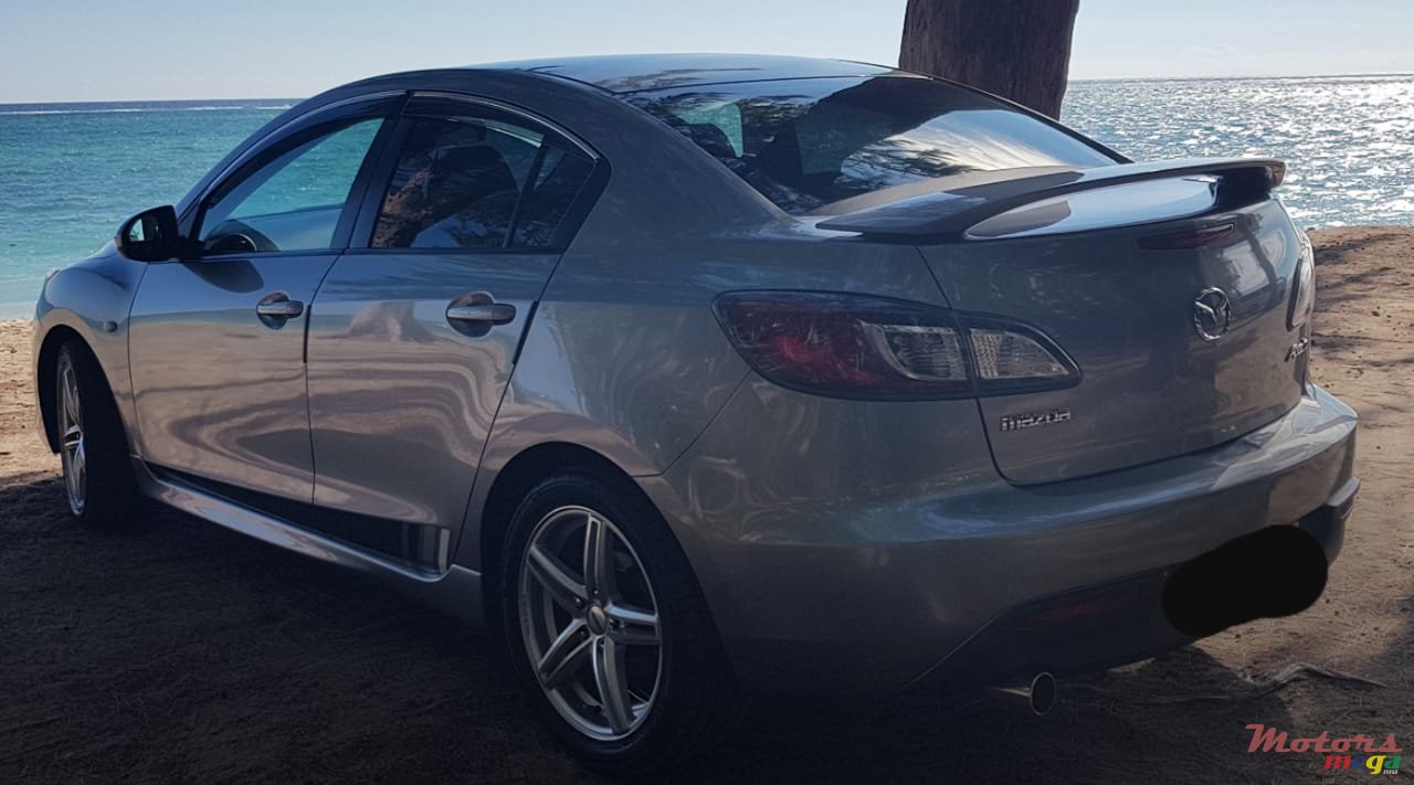 2010' Mazda 3 Axela photo #2