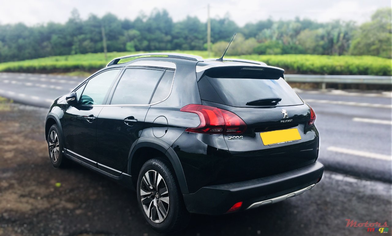2020' Peugeot 2008 photo #4