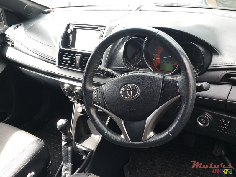 2015' Toyota Yaris photo #3