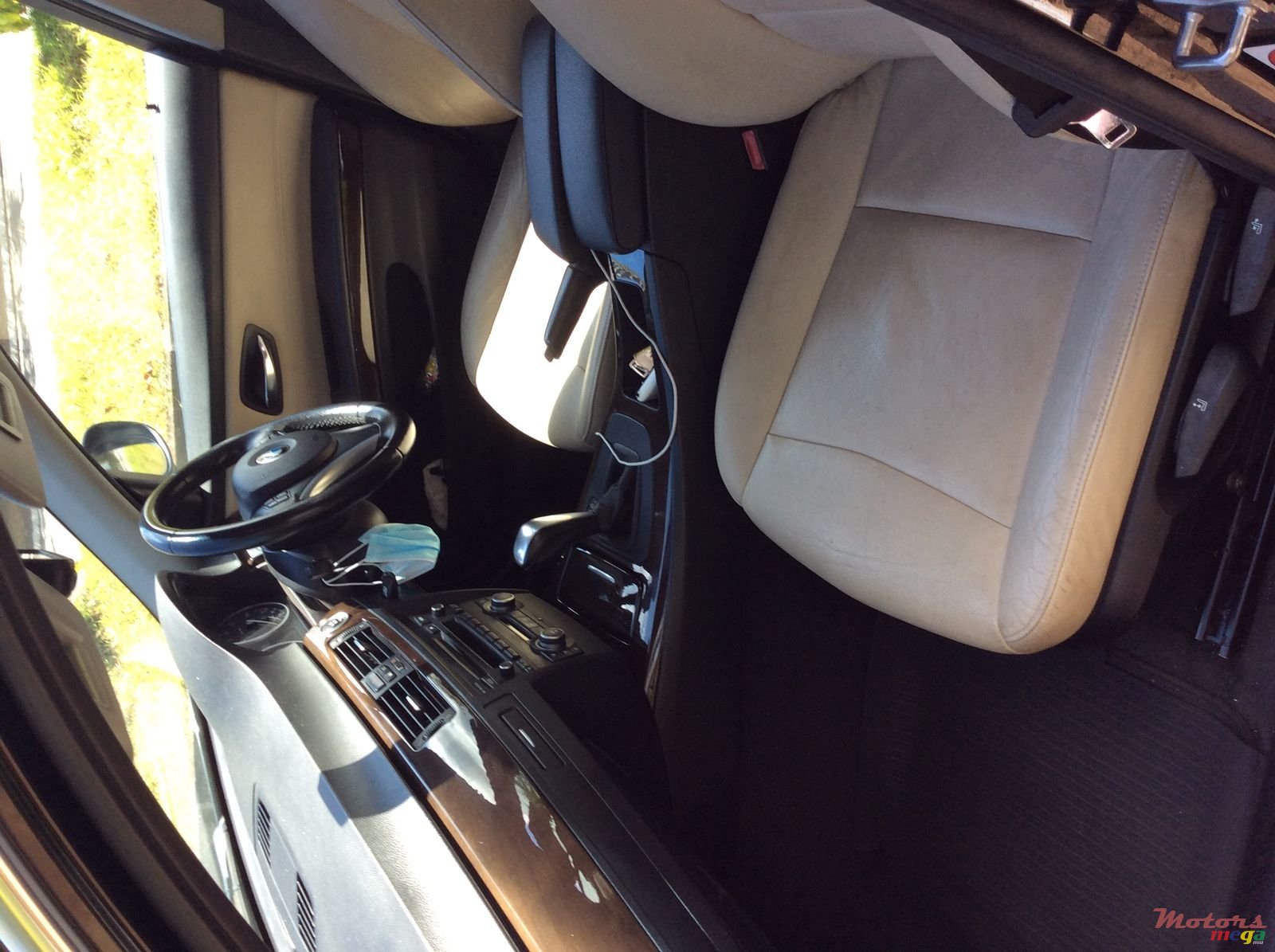 2011' BMW 3 Series photo #5