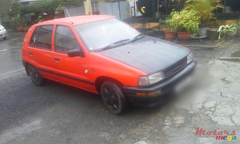 1989' Daihatsu Charade photo #1