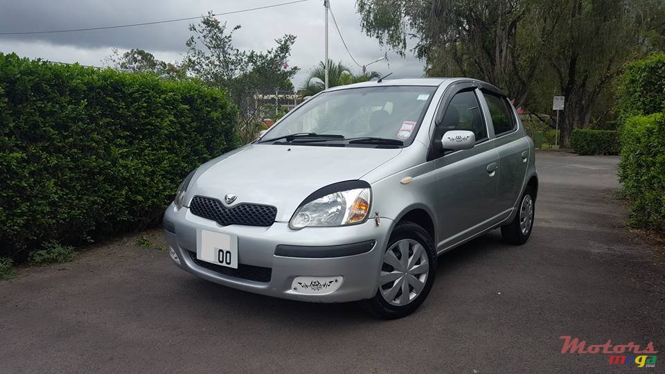 2000' Toyota Vitz photo #2