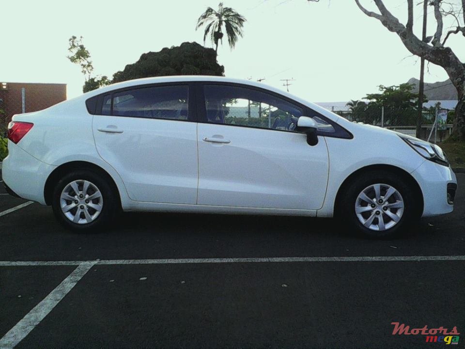2012' Kia Rio sedan photo #2