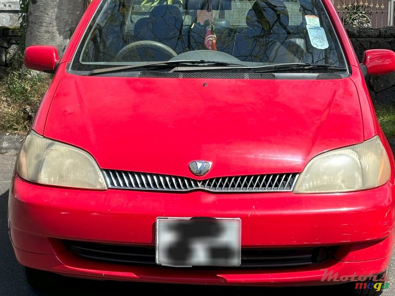 2001' Toyota Platz photo #1