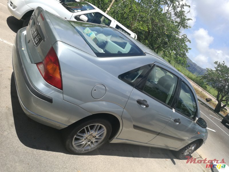 2005' Ford Focus photo #2