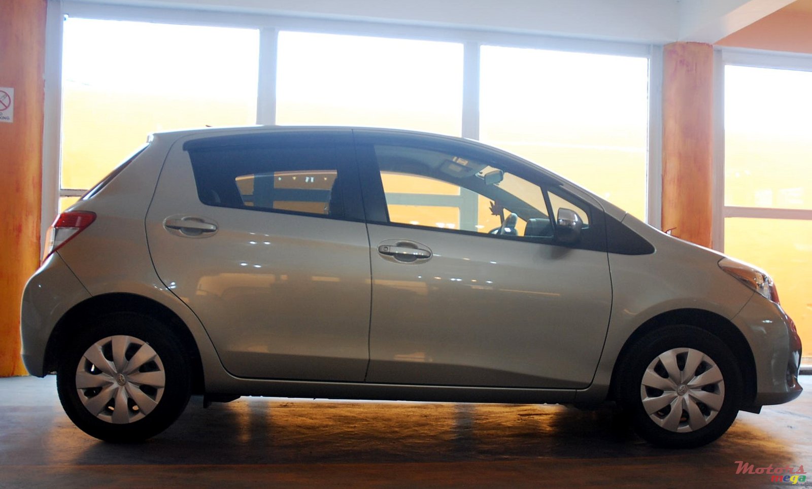 2013' Toyota Vitz photo #2