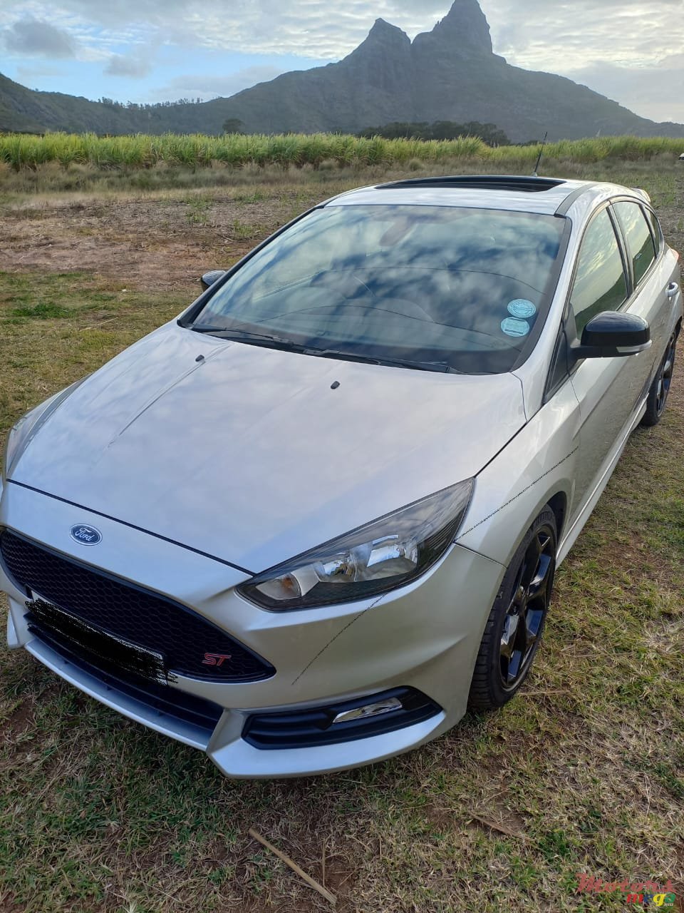 2016' Ford Focus ST photo #2