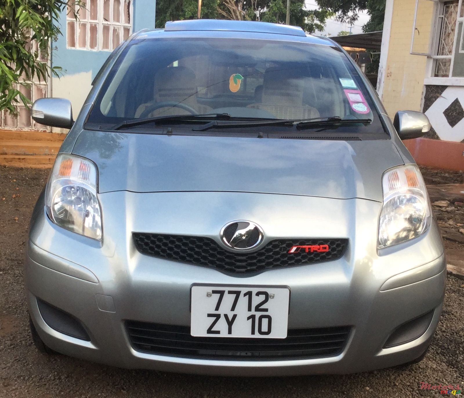 2010' Toyota Vitz photo #1