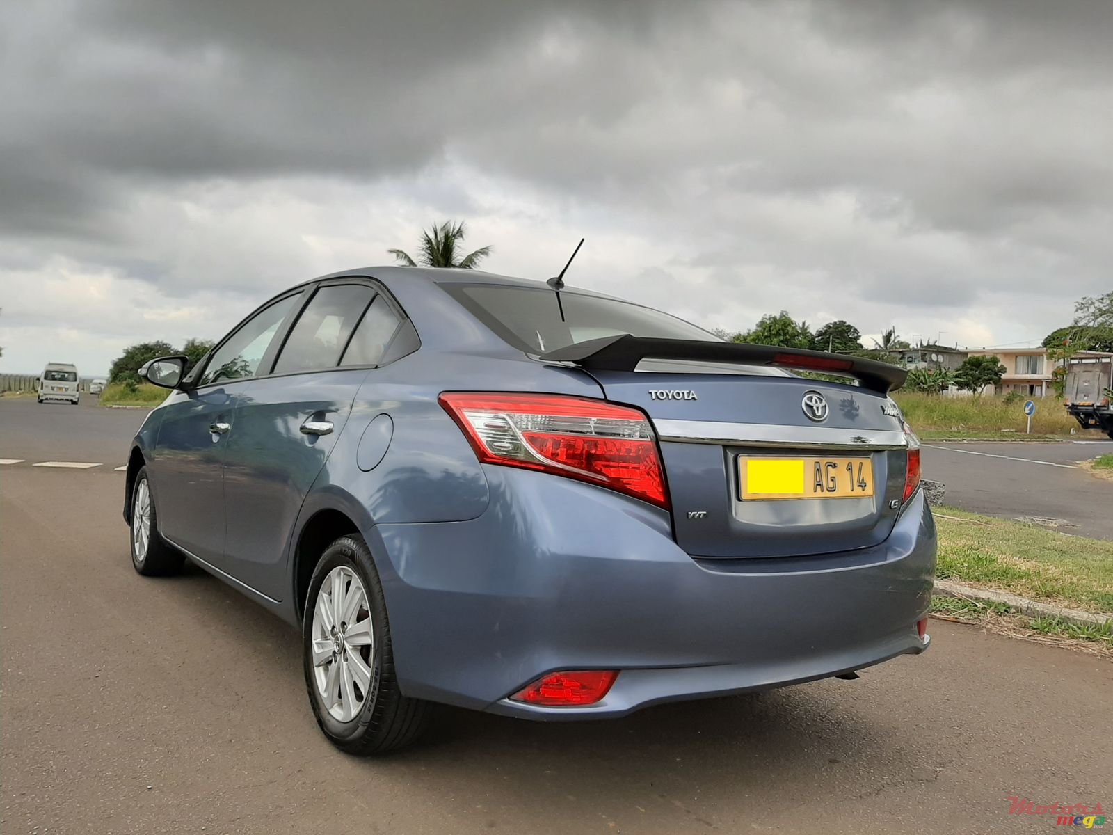 2014' Toyota Yaris photo #2