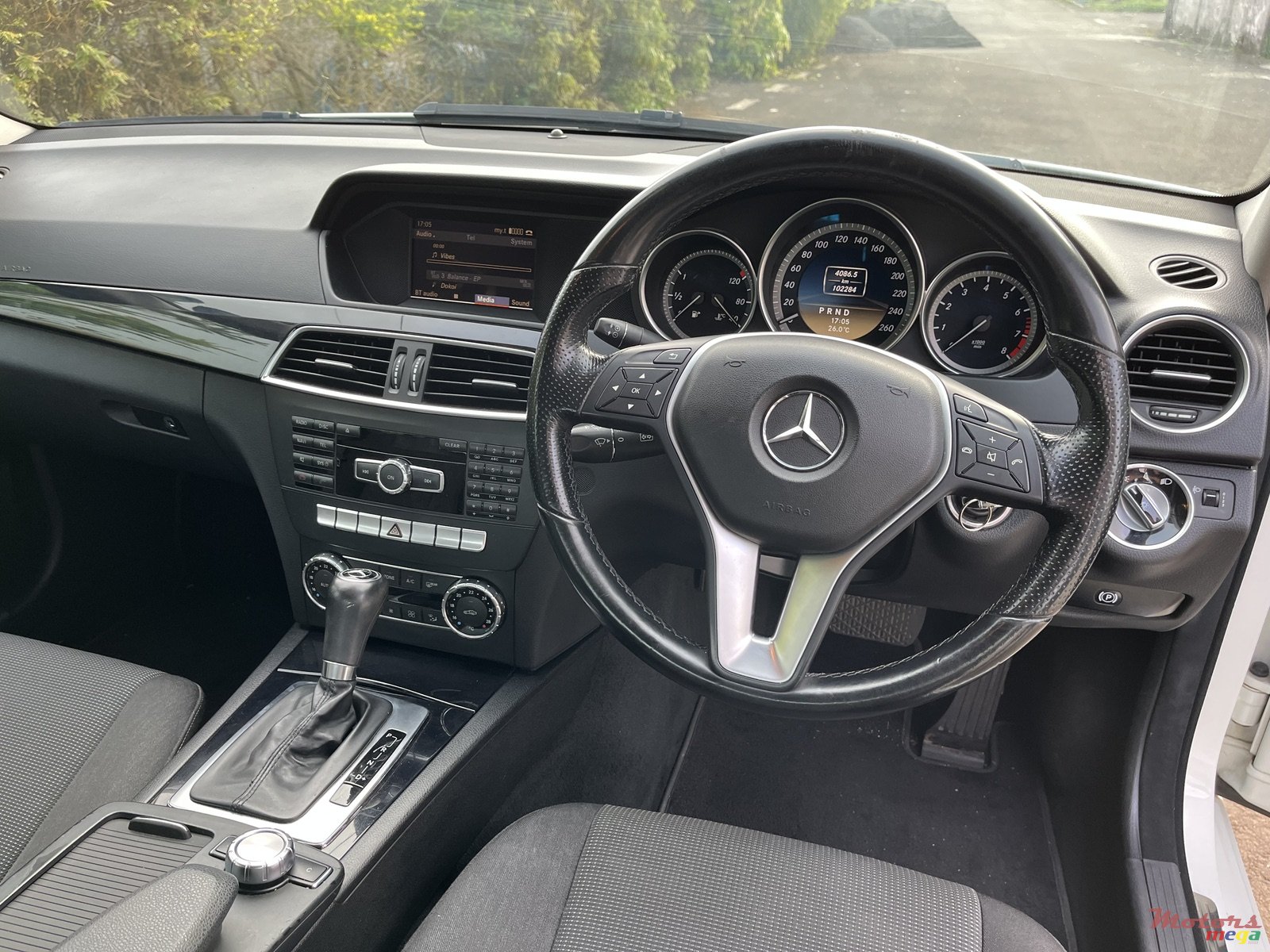 2011' Mercedes-Benz C 180 photo #3