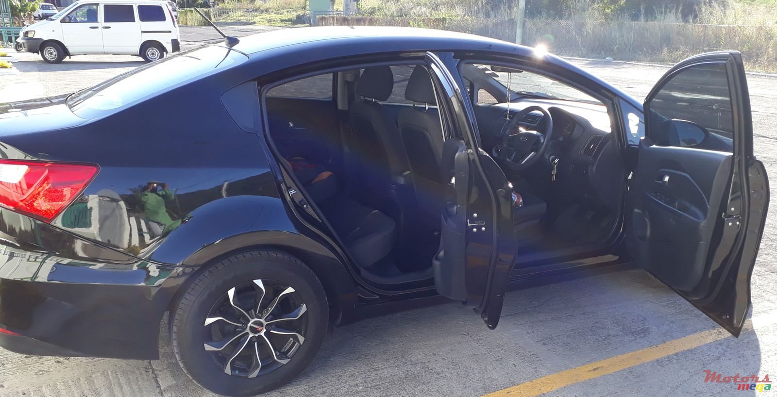 2015' Kia Rio photo #2