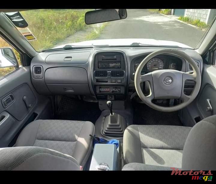 2010' Nissan Navara photo #5