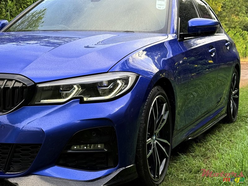 2019' BMW 330 photo #5