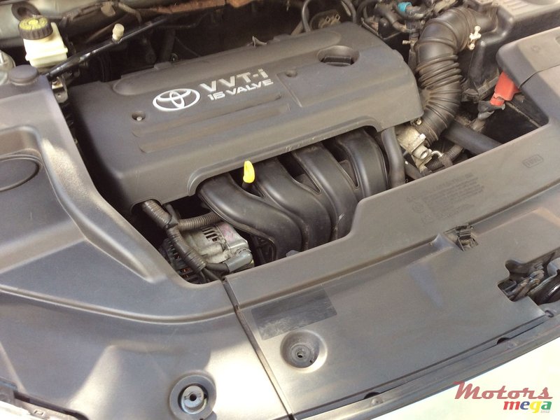 2008' Toyota Avensis photo #3