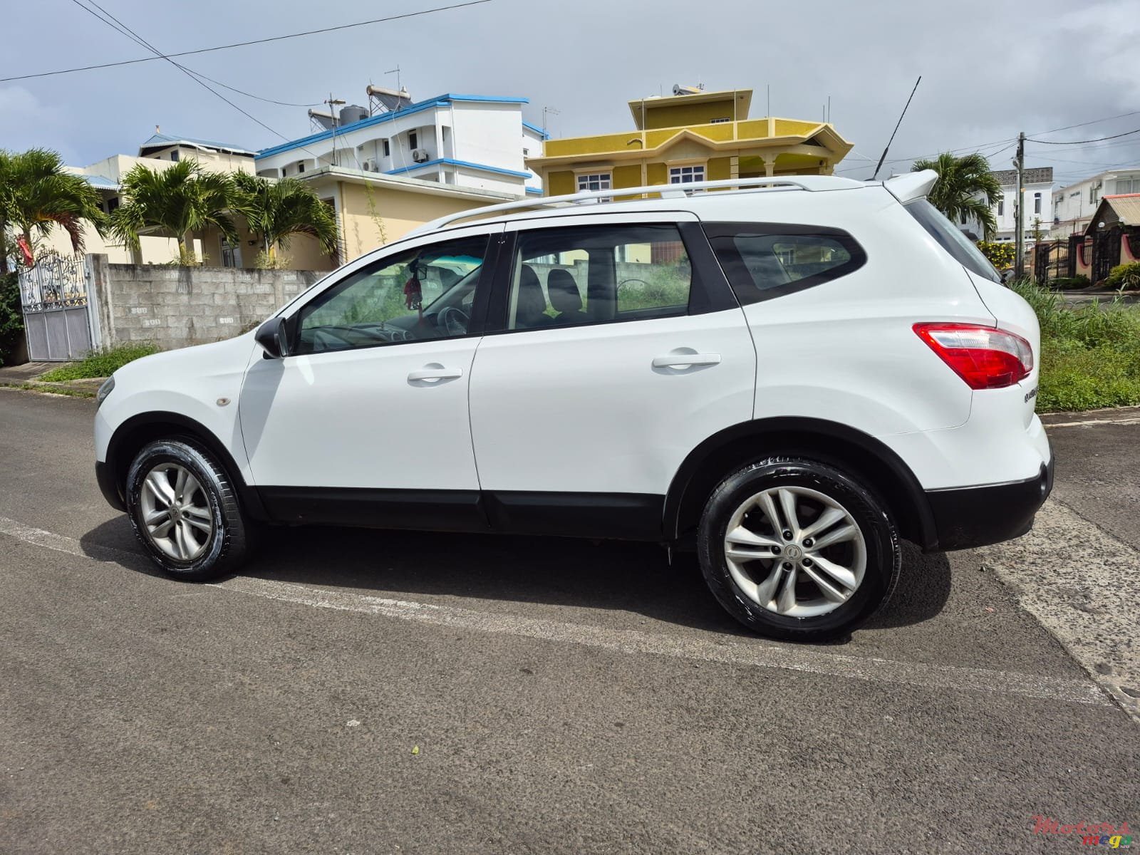 2012' Nissan Qashqai+2 photo #2