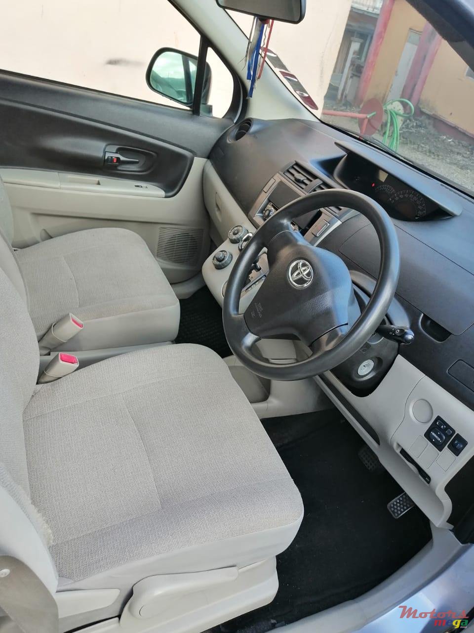 2010' Toyota Paseo Passo 7 Seater photo #1