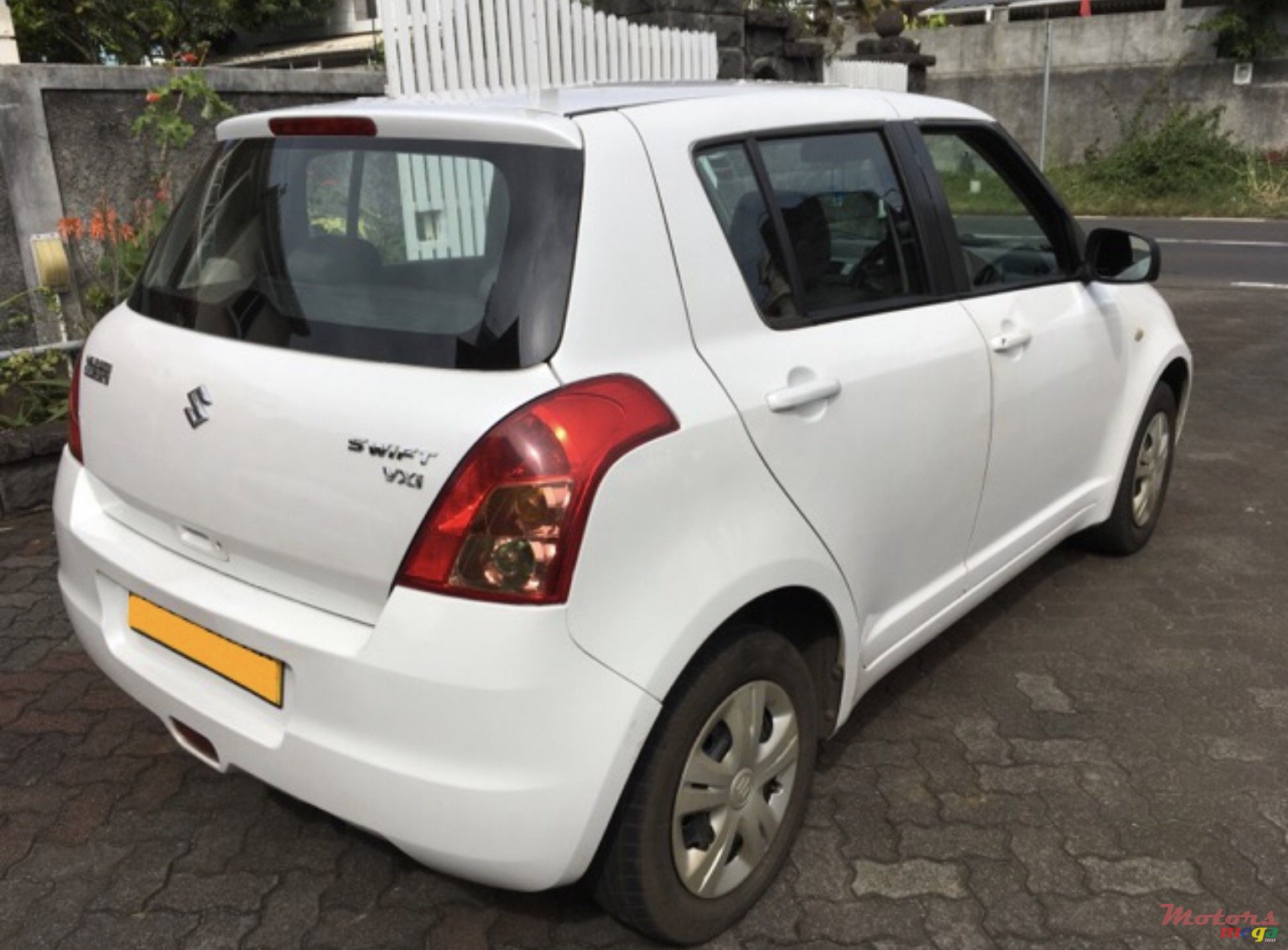 2009' Suzuki Swift photo #4