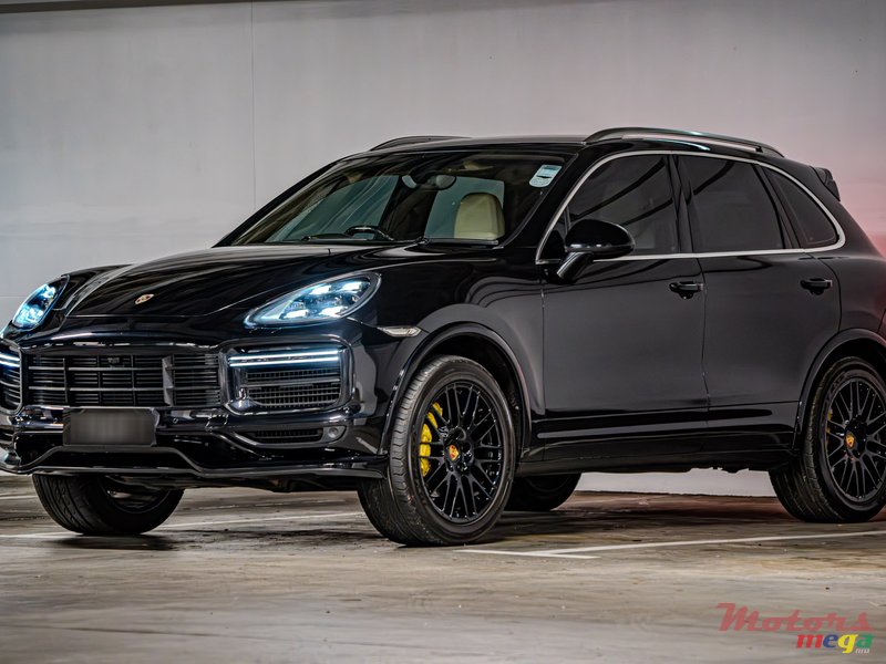 2022' Porsche Cayenne photo #3