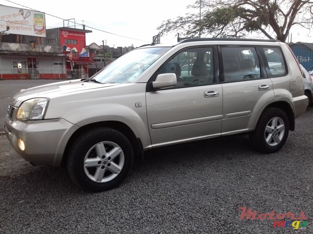 2006' Nissan X-Trail SUV photo #1