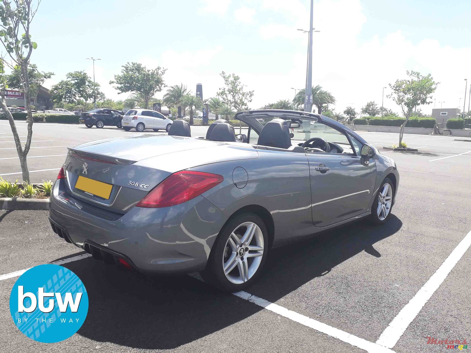 2012' Peugeot 308 cc photo #2