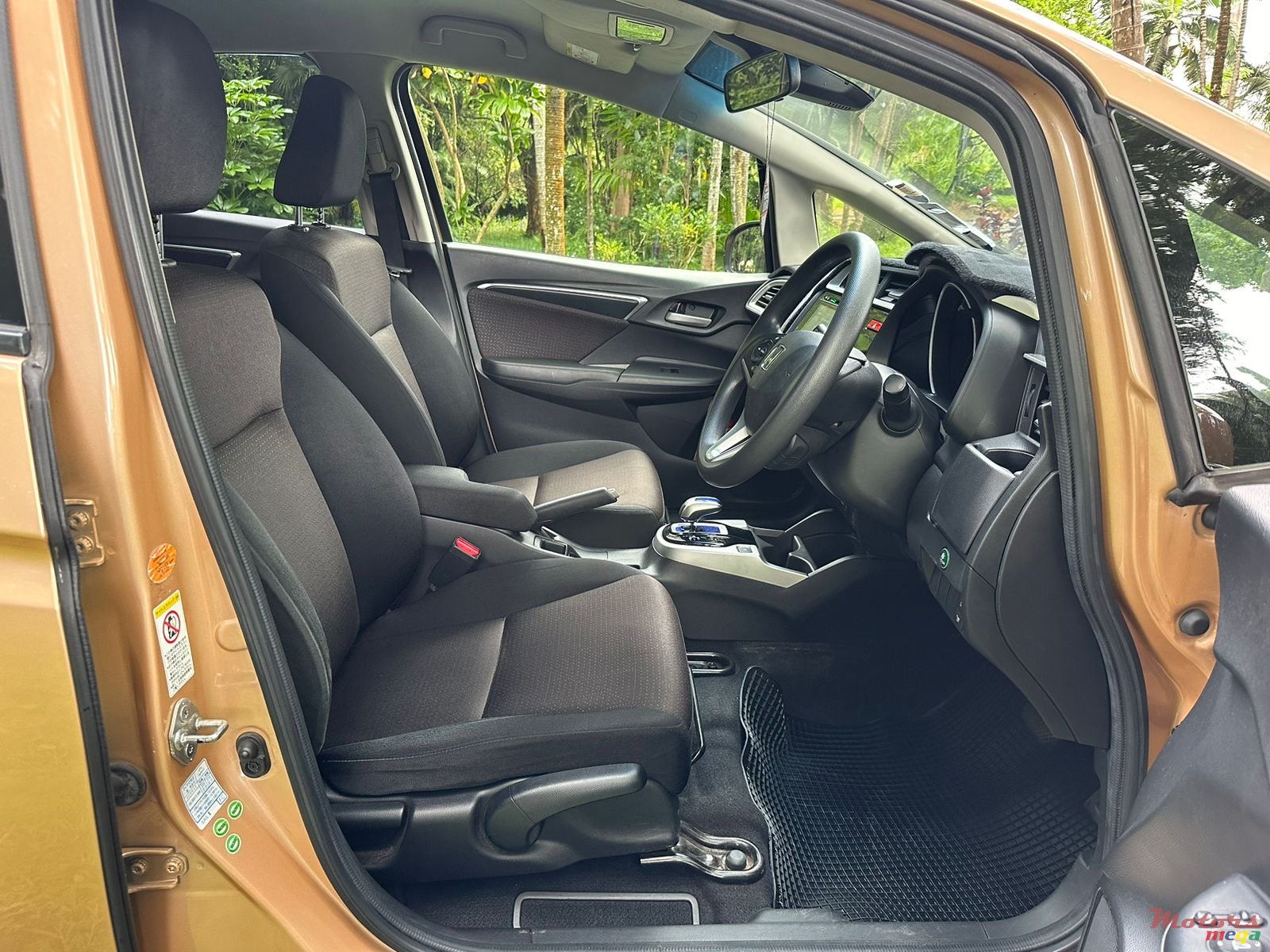 2014' Honda Fit Hybrid L package photo #6