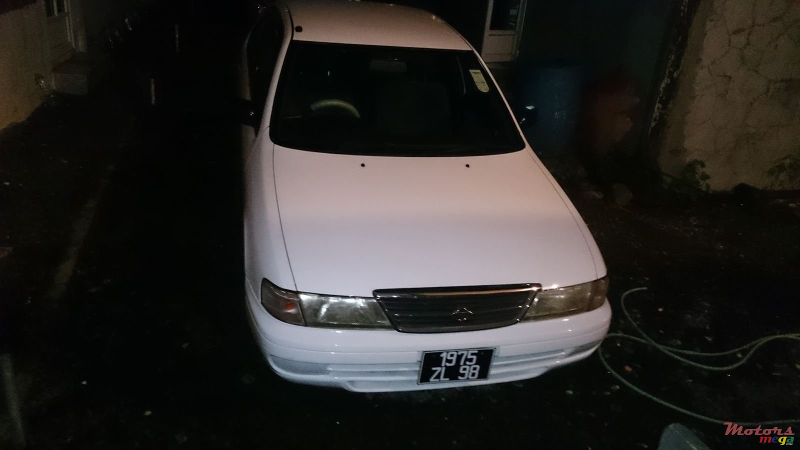 1998' Nissan Sunny photo #1