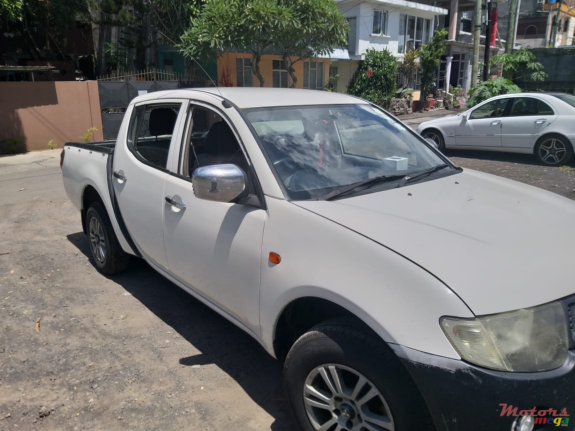 2008' Mitsubishi L 200 photo #1