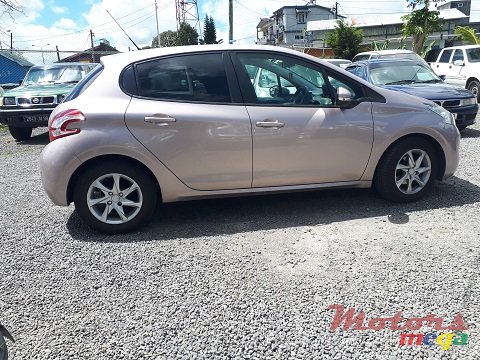 2013' Peugeot 208 photo #5