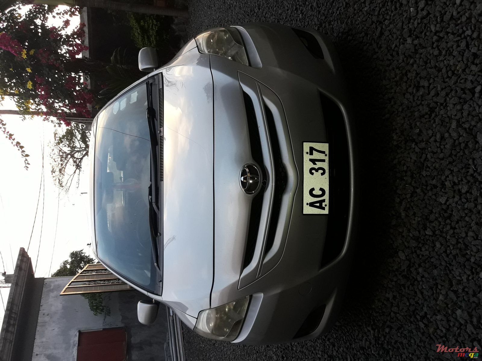 2006' Toyota Belta photo #2