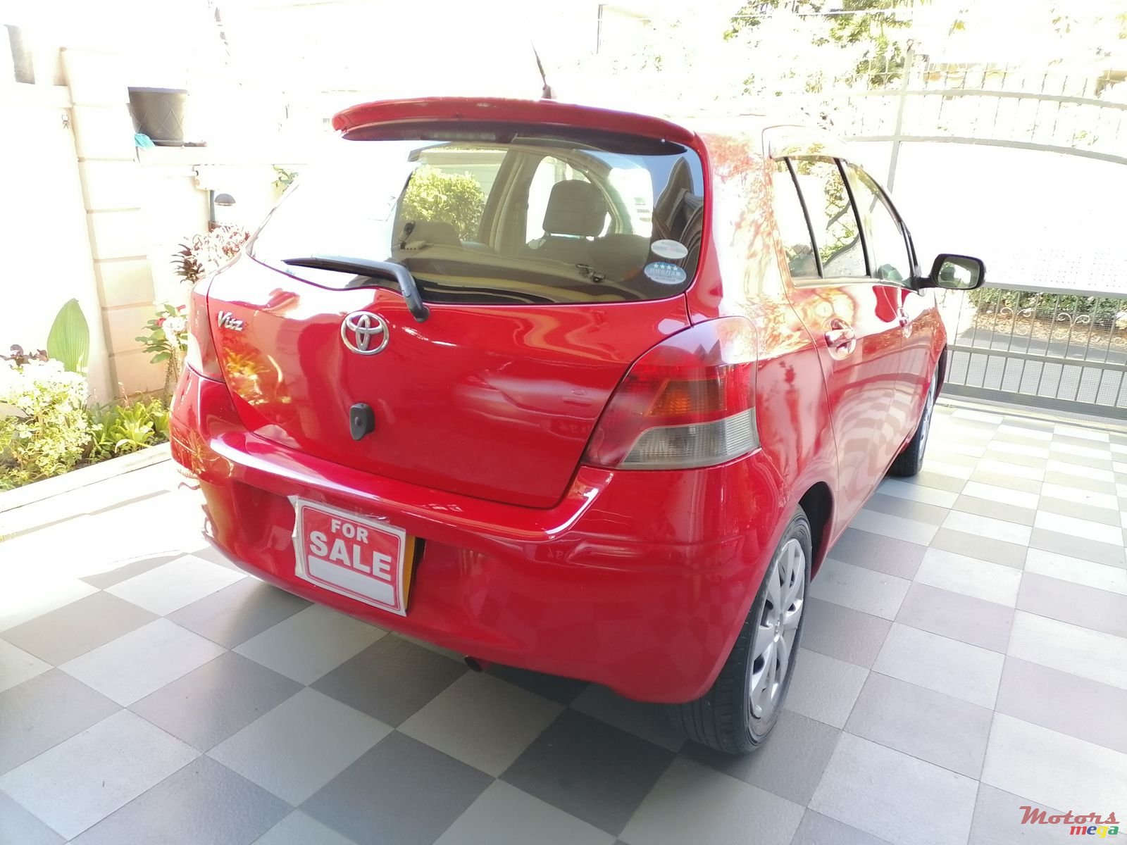 2009' Toyota Vitz photo #4