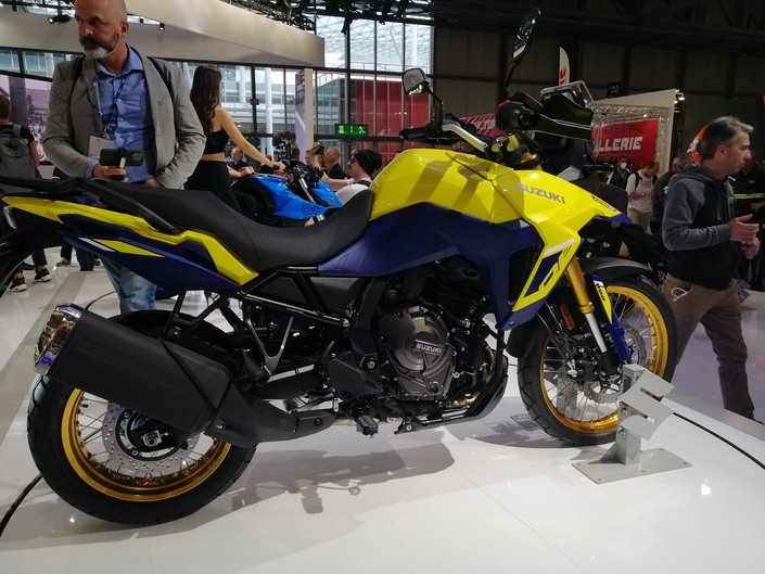 Salon de Milan 2022 : du nouveau dans la famille Suzuki V-Strom avec l’arrivée de la 800 DE