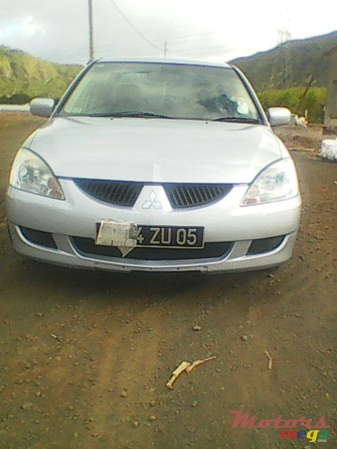 2005' Mitsubishi photo #11