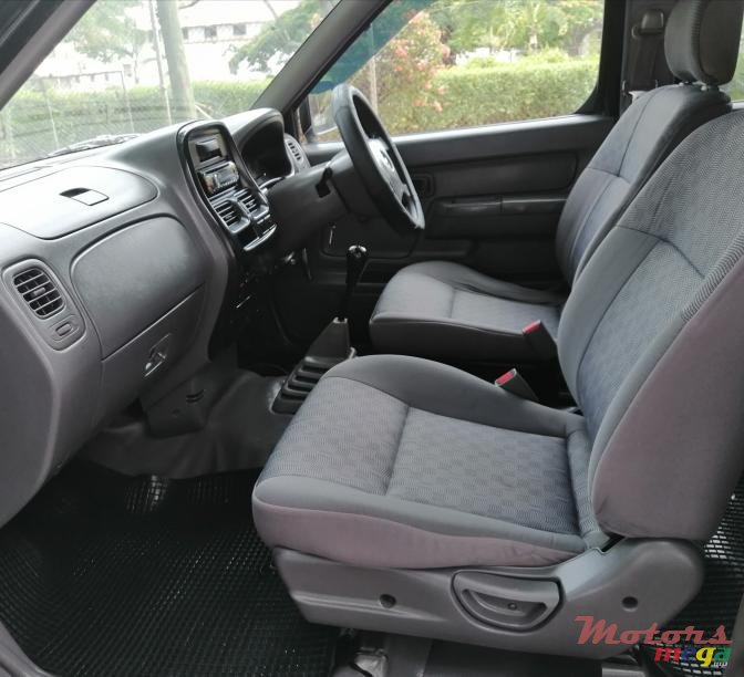 2012' Nissan photo #2