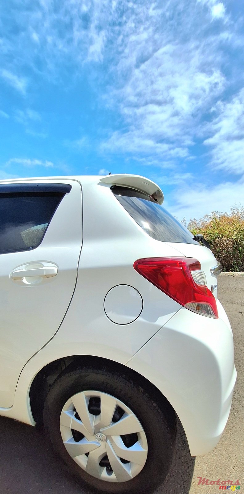 2015' Toyota Vitz photo #4