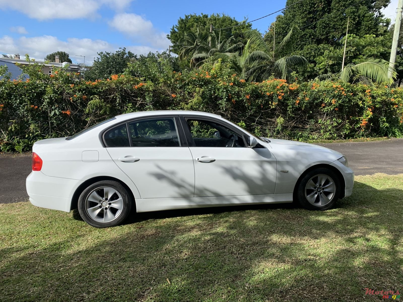 2007' BMW 316 photo #1