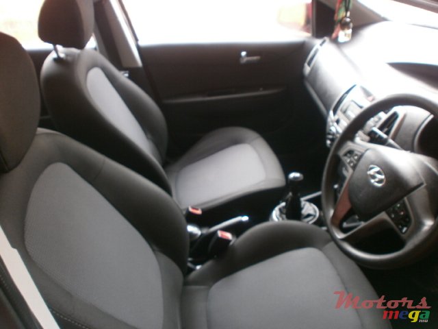 2013' Hyundai I-20 photo #4