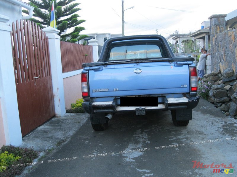 2001' Nissan 4x4 photo #2